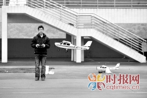 巴南区理工大学，韩卓伟纯手工制作了一架可在零下10度至50度，风速5级地区飞行的无人机