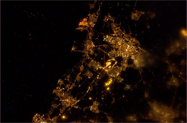 夜晚的地球：NASA航拍世界各大城市夜景图(组图)