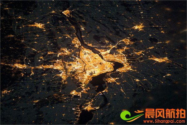 夜晚的地球：NASA航拍世界各大城市夜景图(组图)