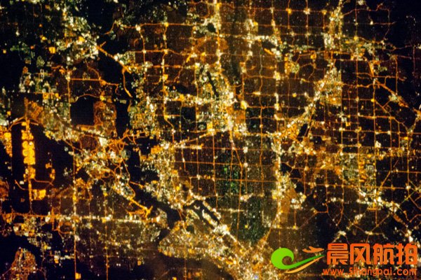 夜晚的地球：NASA航拍世界各大城市夜景图(组图)