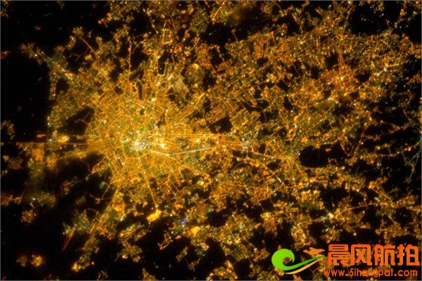 夜晚的地球：NASA航拍世界各大城市夜景图(组图)