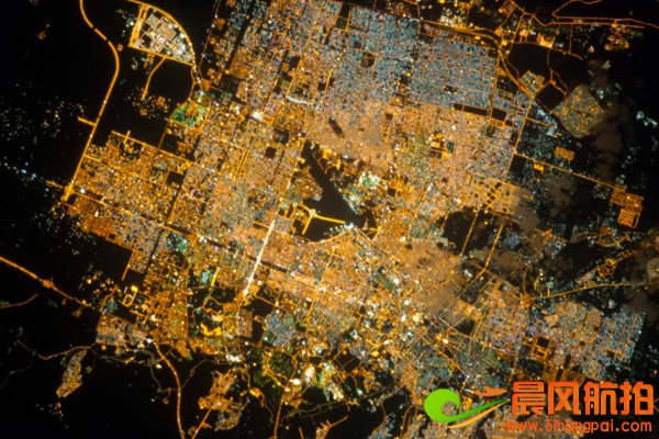 夜晚的地球：NASA航拍世界各大城市夜景图(组图)
